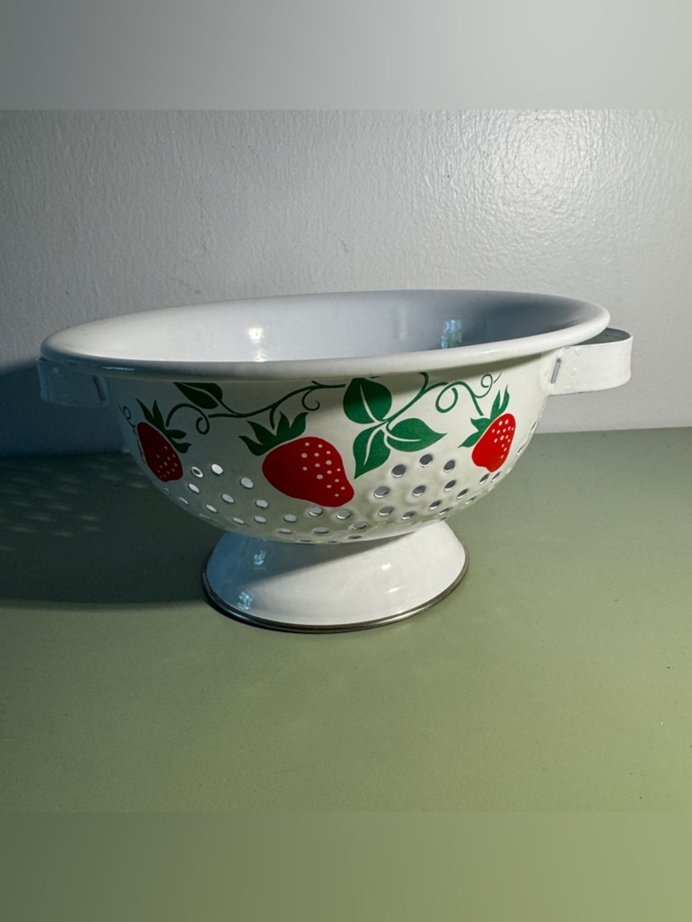 Vintage 1983 Teleflora Enamel Strawberry Colander